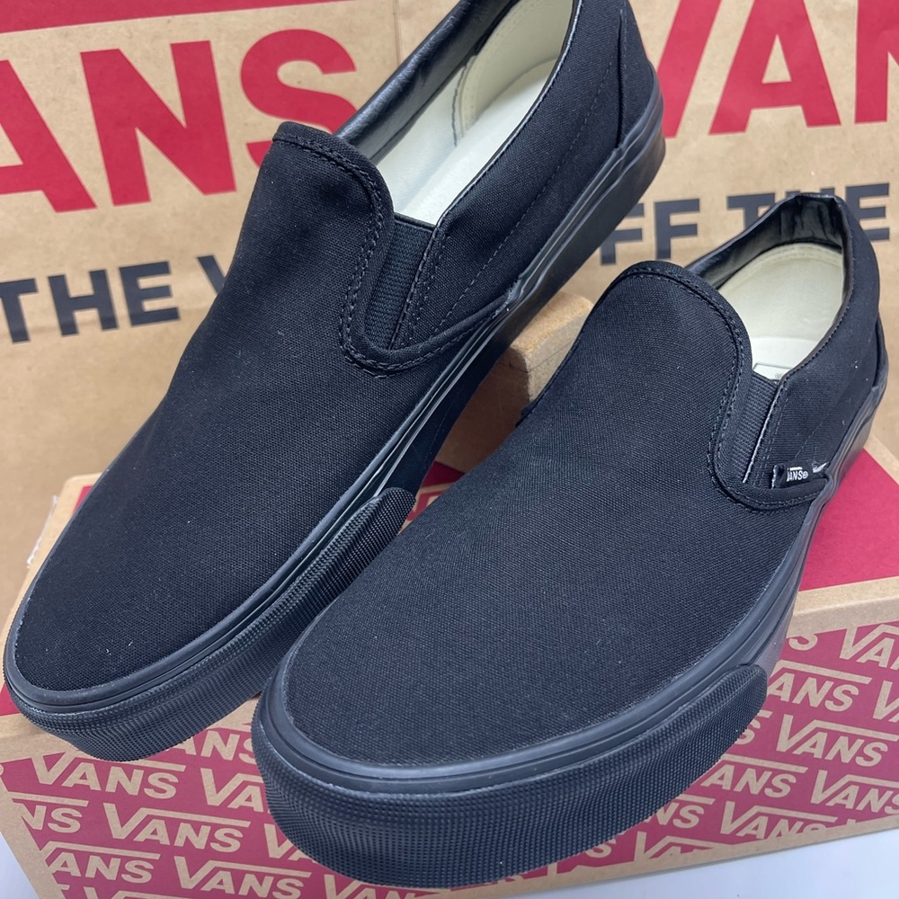 Vans WMNS Classic Black Slip-On Sneakers
Black/Black
VN000EYEBKA - Picture 10 of 16